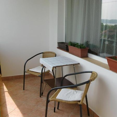 Liliom Apartments Balatonfuered Oda fotoğraf